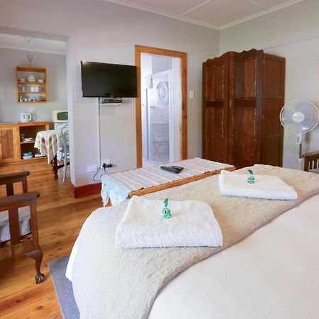 Отель 33 Berg Selfcatering Свеллендам Экстерьер фото