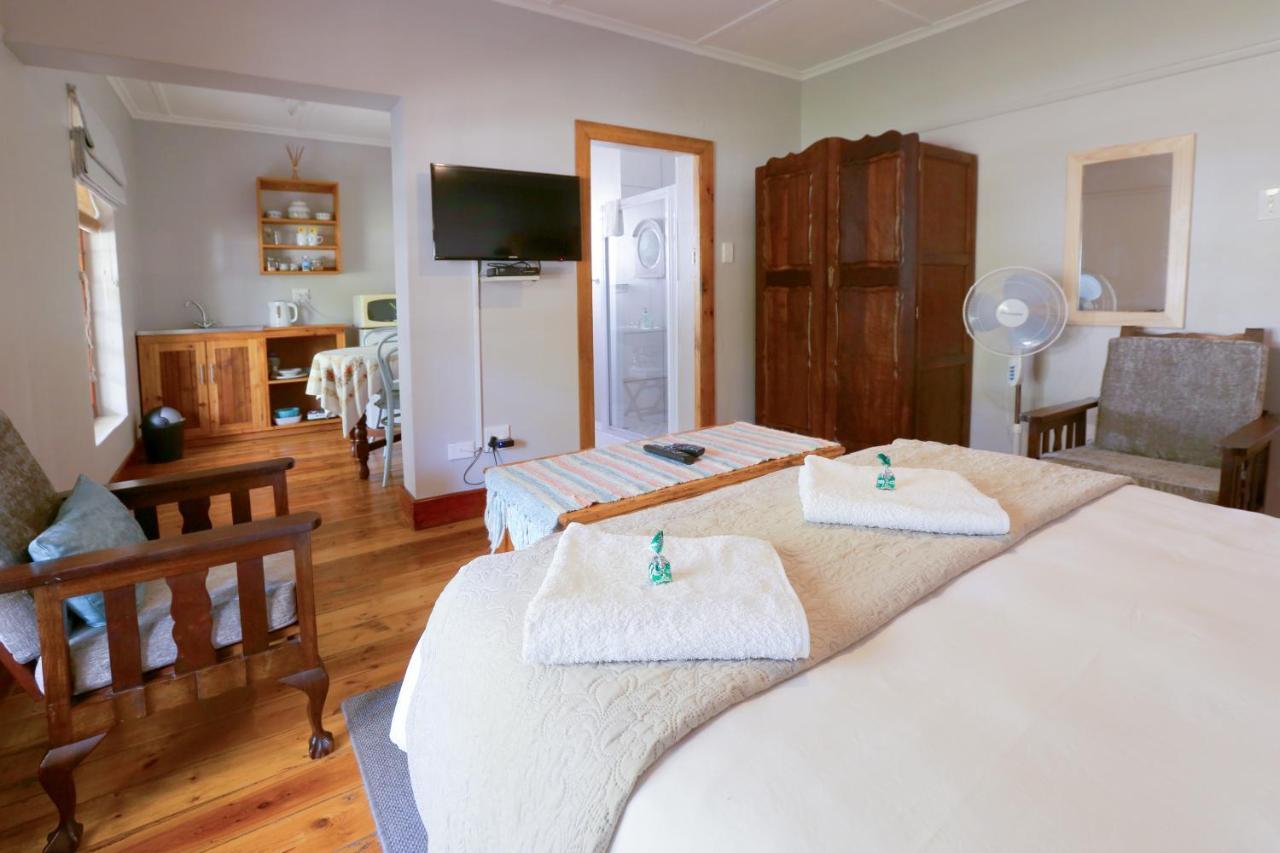 Отель 33 Berg Selfcatering Свеллендам Экстерьер фото