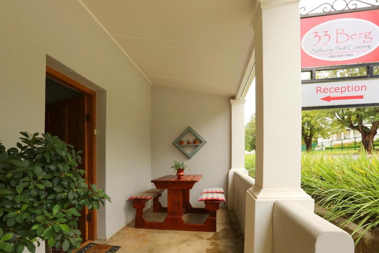 Отель 33 Berg Selfcatering Свеллендам Экстерьер фото