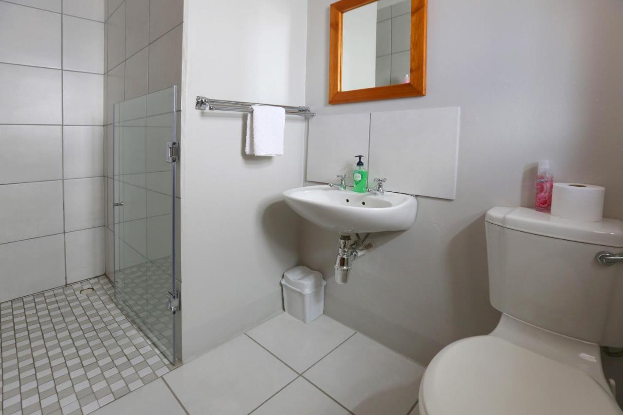 Отель 33 Berg Selfcatering Свеллендам Экстерьер фото